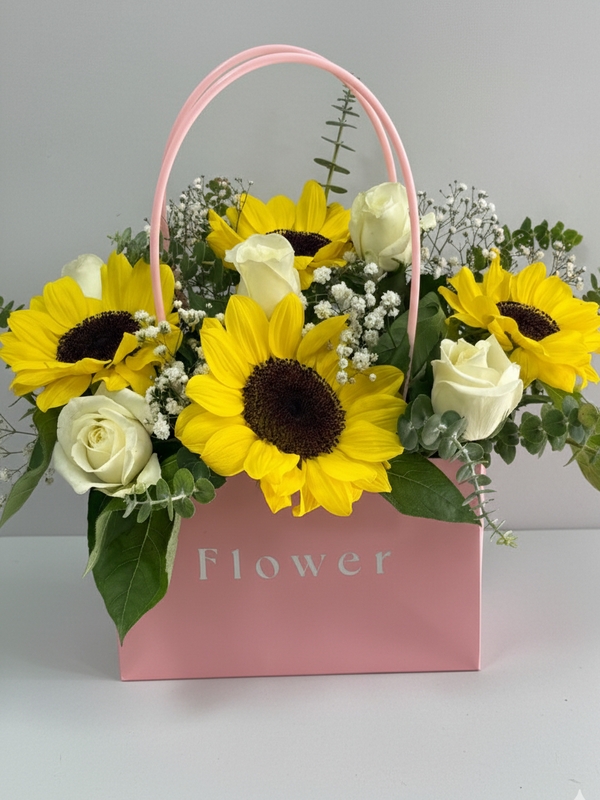Pembe Çantada Çiçek Aranjmanı